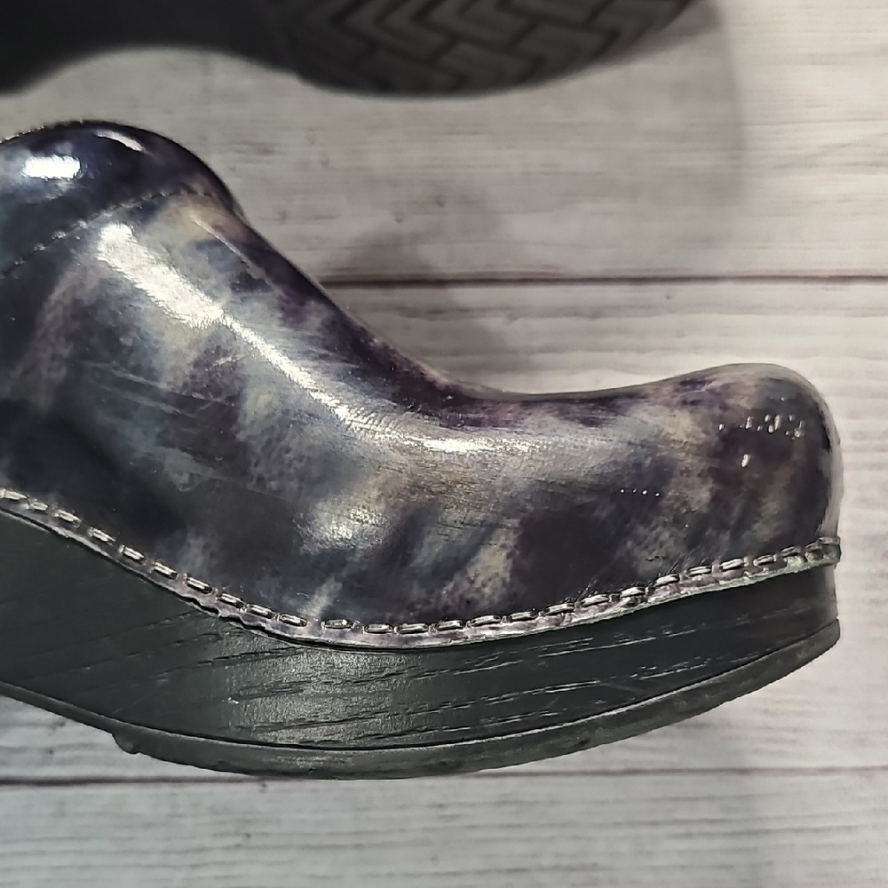 Dansko 38 Black and Blue/green Patterned Clogs - Picture 10 of 15